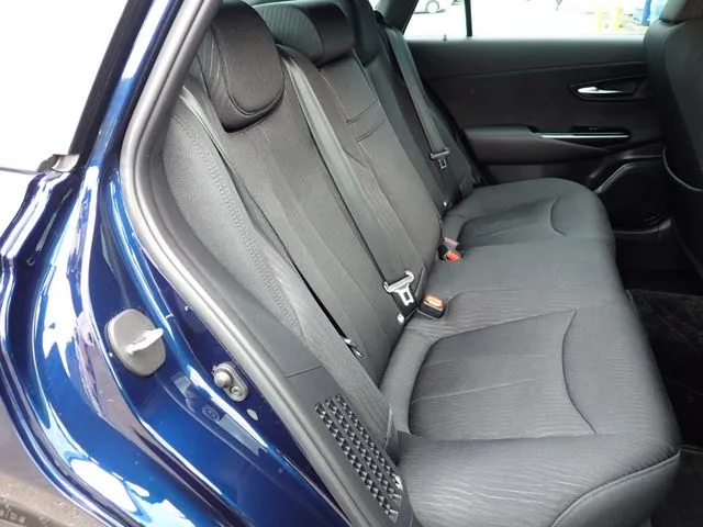 トヨタ　クラウン　セダン　ハイブリッド