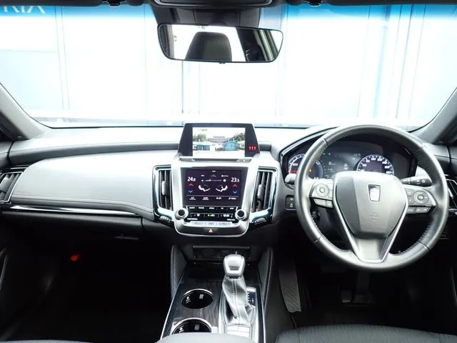 トヨタ　クラウン　セダン　ハイブリッド