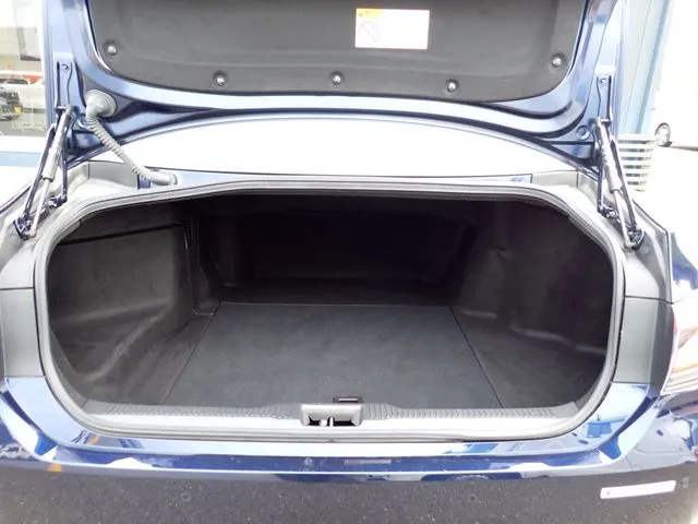 トヨタ　クラウン　セダン　ハイブリッド