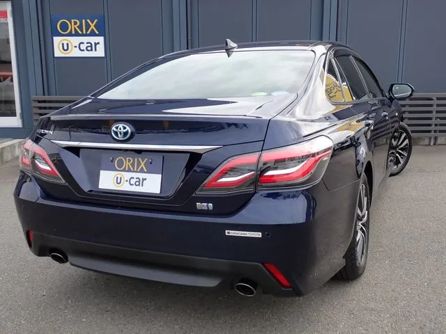 トヨタ　クラウン　セダン　ハイブリッド