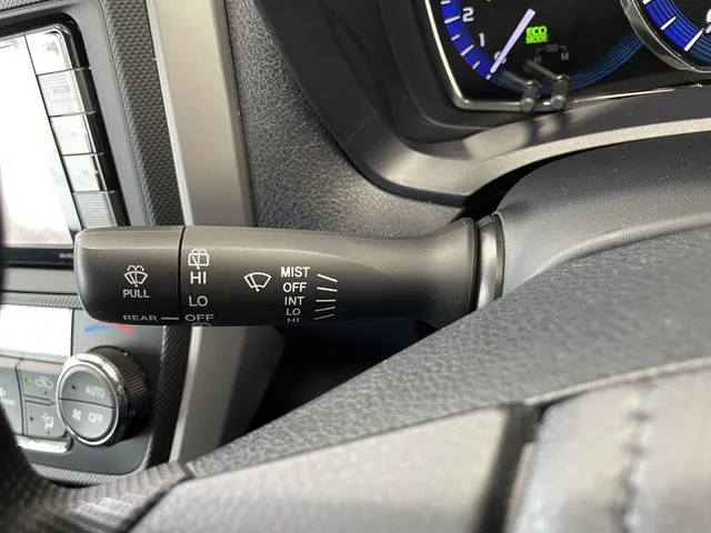 トヨタ　カローラフィールダー　ハイブリッド