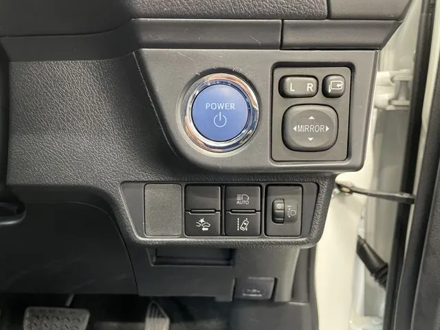 トヨタ　カローラフィールダー　ハイブリッド