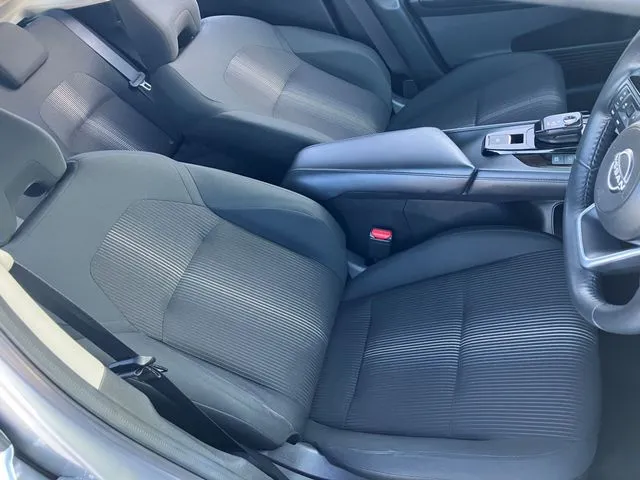 ニッサン　ノート　４ＷＤ