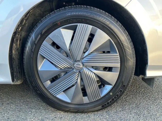 ニッサン　ノート　４ＷＤ