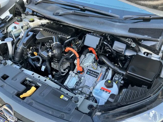 ニッサン　ノート　４ＷＤ