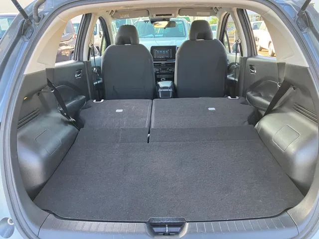 ニッサン　ノート　４ＷＤ