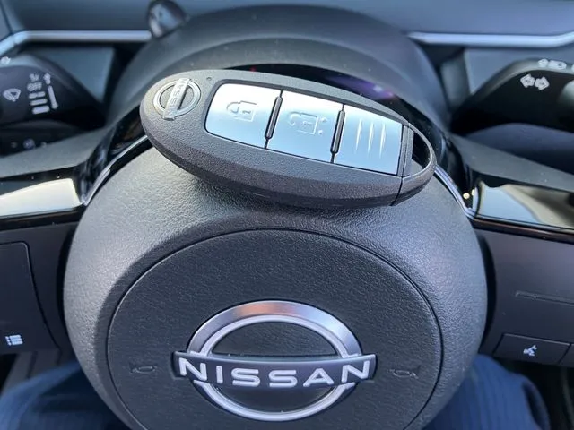 ニッサン　ノート　４ＷＤ