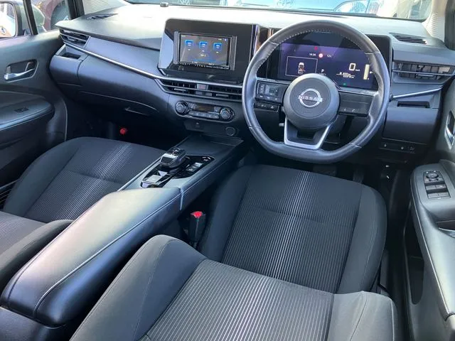 ニッサン　ノート　４ＷＤ