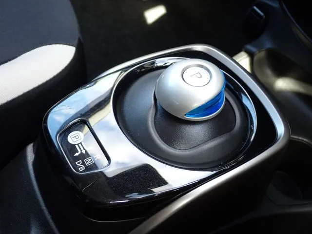 ノート　４ＷＤ（ニッサン）の車両写真