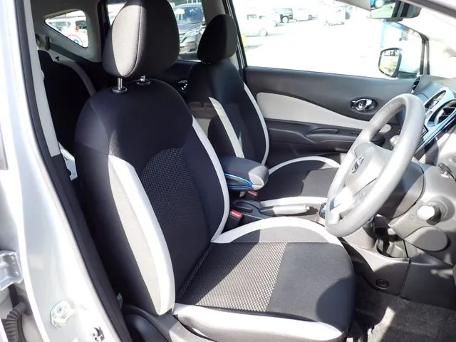 ノート　４ＷＤ（ニッサン）の車両写真