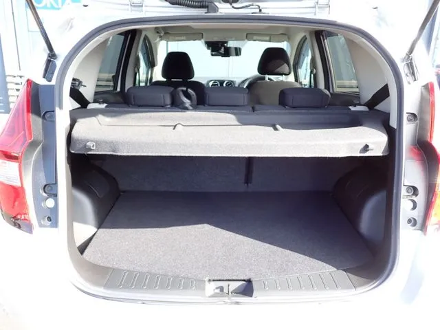 ノート　４ＷＤ（ニッサン）の車両写真