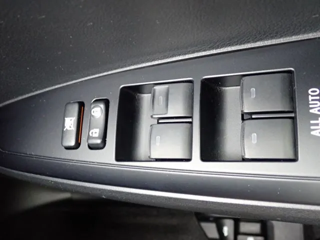 トヨタ　カローラアクシオ