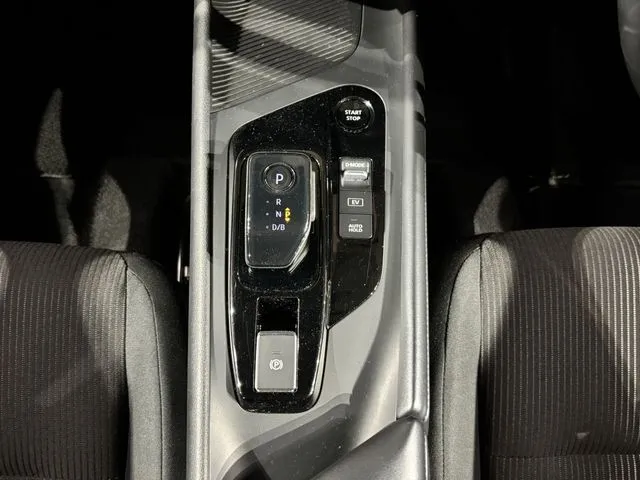 ニッサン　ノート　４ＷＤ