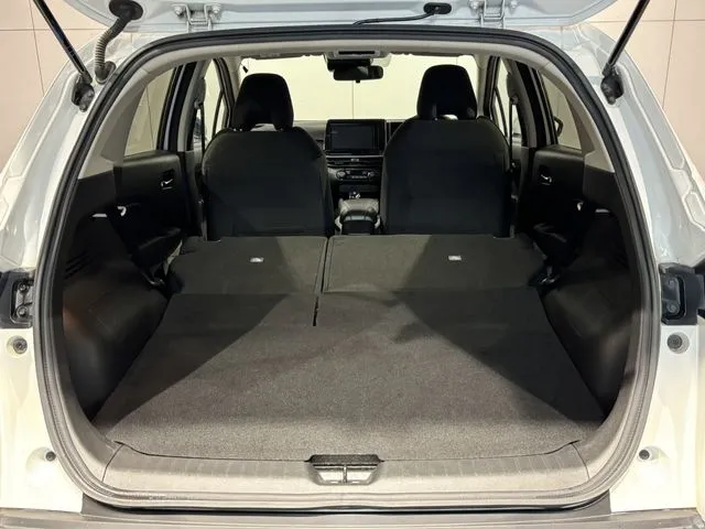 ニッサン　ノート　４ＷＤ