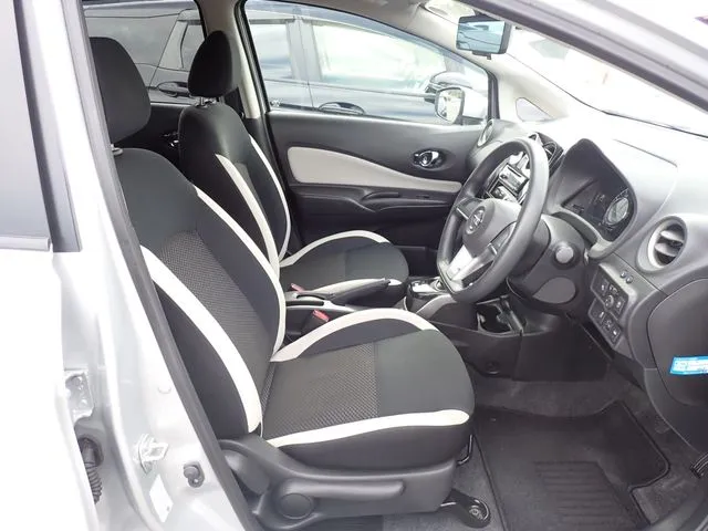 ニッサン　ノート