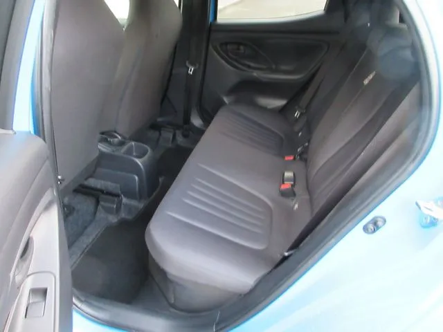 トヨタ　ヤリス　ハイブリッド