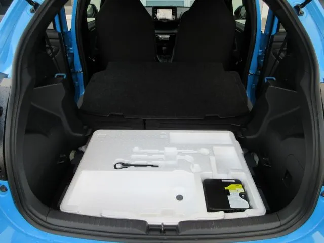 トヨタ　ヤリス　ハイブリッド