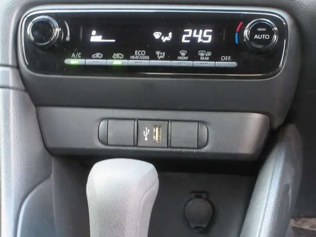 トヨタ　ヤリス　ハイブリッド