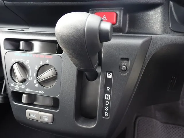 ミラ　イース（ダイハツ）の車両写真