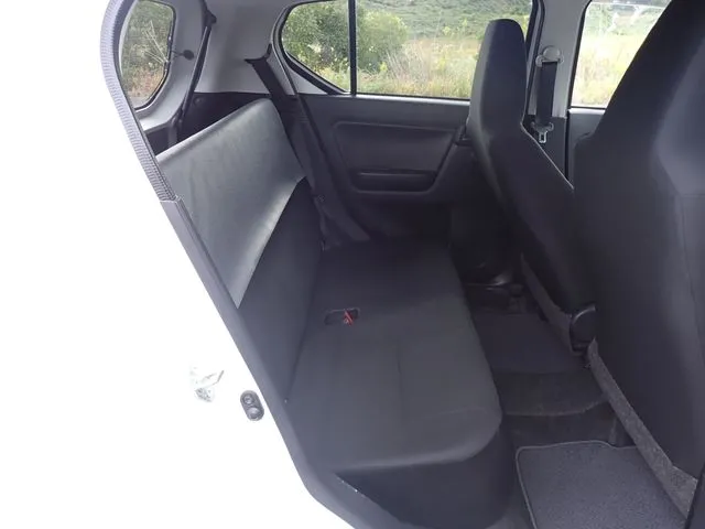 ミラ　イース（ダイハツ）の車両写真