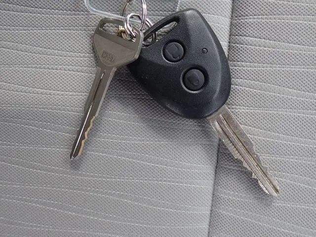 ミラ　イース（ダイハツ）の車両写真