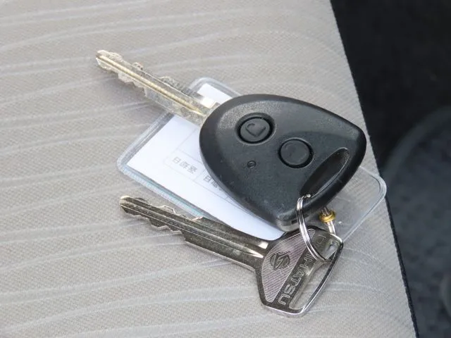 ダイハツ　ミラ　イース