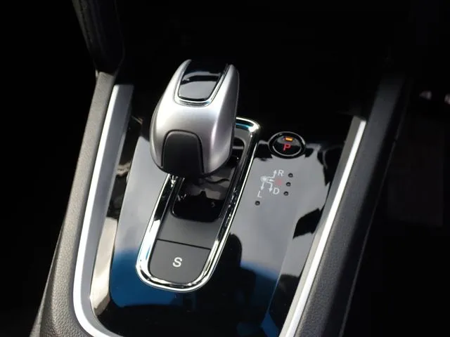 ホンダ　シャトル　ハイブリッド　４ＷＤ