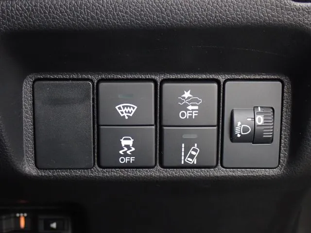 ホンダ　シャトル　ハイブリッド　４ＷＤ