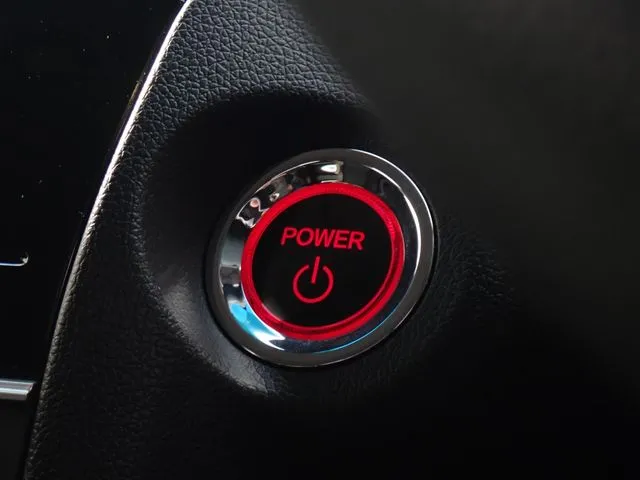 ホンダ　シャトル　ハイブリッド　４ＷＤ