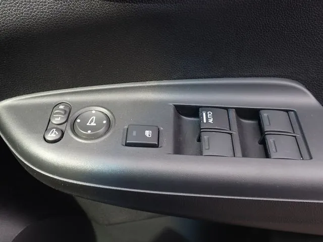 ホンダ　シャトル　ハイブリッド　４ＷＤ