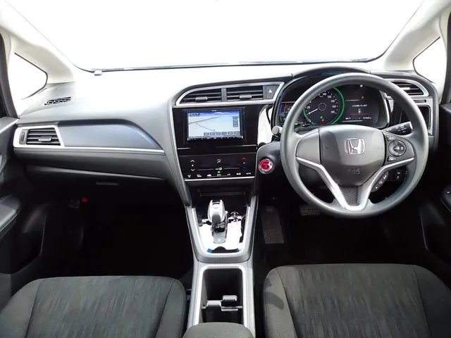 ホンダ　シャトル　ハイブリッド　４ＷＤ