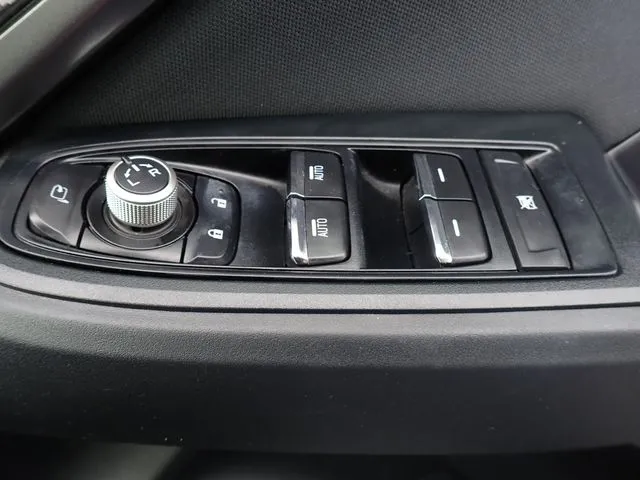 SUBARU XV ハイブリッド(スバル)の車両写真