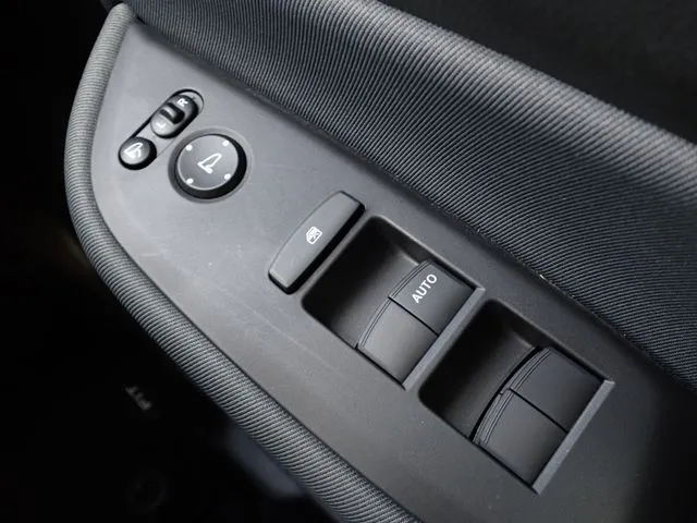 フィット　ｅ：ＨＥＶ（ホンダ）の車両写真