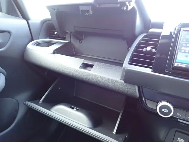 フィット　ｅ：ＨＥＶ（ホンダ）の車両写真