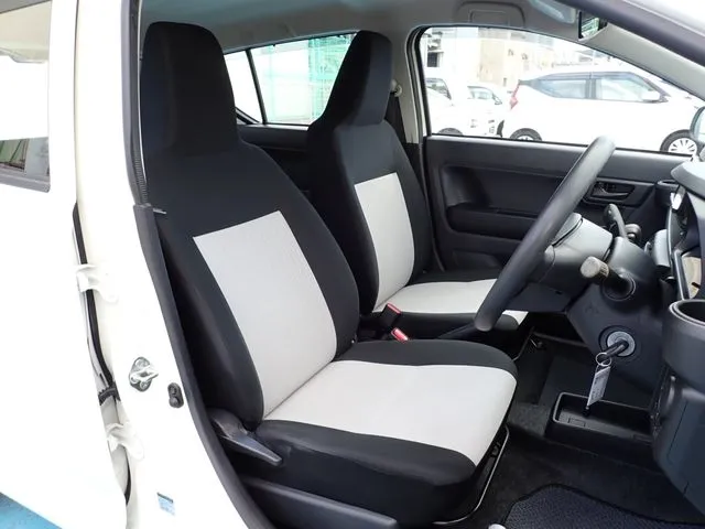 ミラ イース(ダイハツ)の車両写真