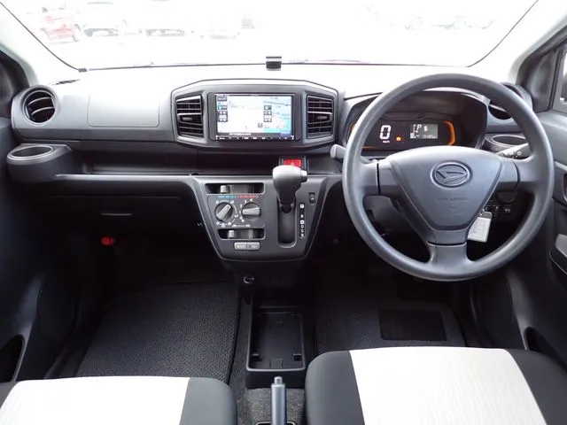 ミラ イース(ダイハツ)の車両写真