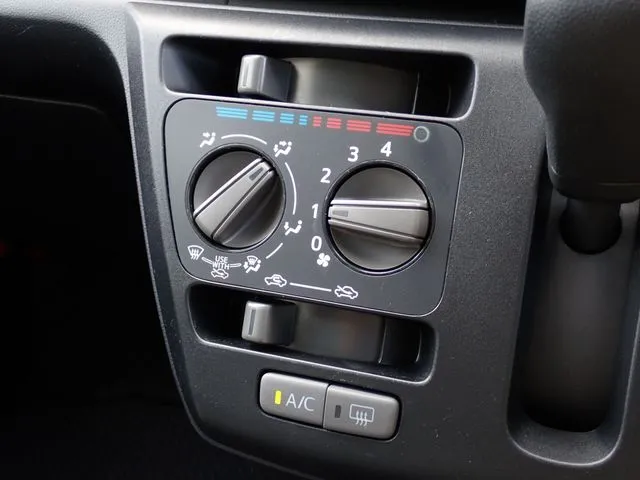 ミラ イース(ダイハツ)の車両写真