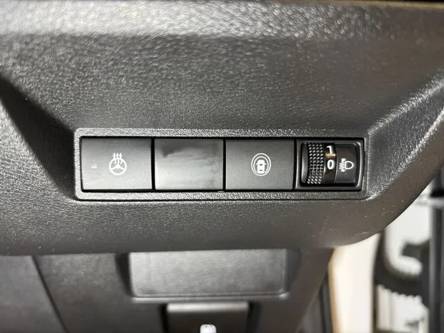 ニッサン　ノート　４ＷＤ