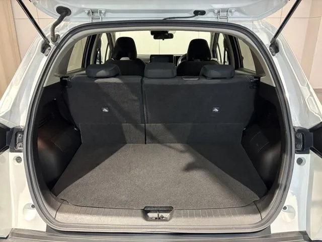 ニッサン　ノート　４ＷＤ