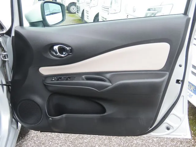 ニッサン　ノート