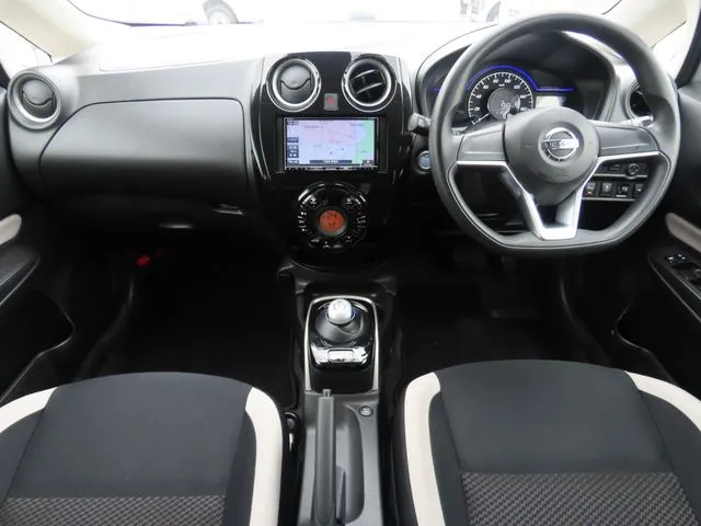 ニッサン　ノート