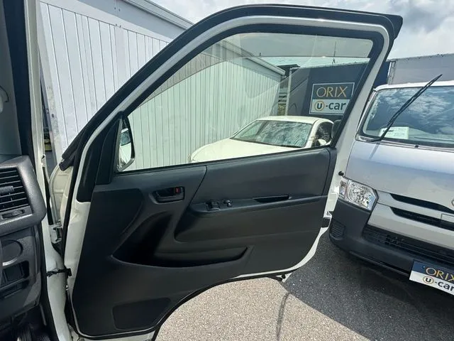 トヨタ ハイエースバン 1.25t 2WD