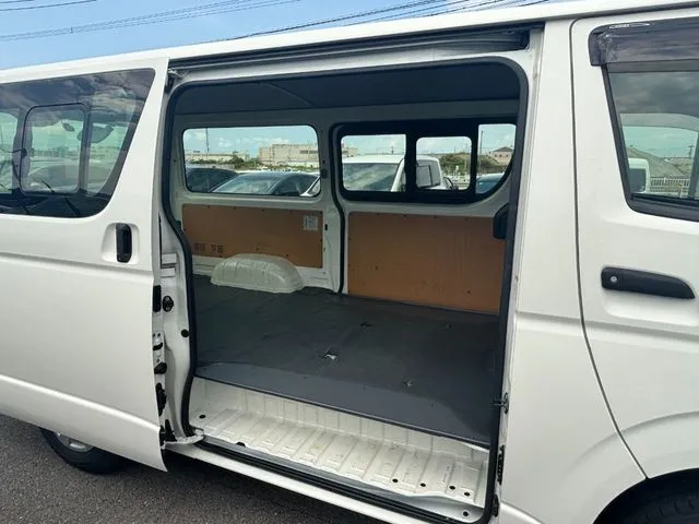 トヨタ ハイエースバン 1.25t 2WD