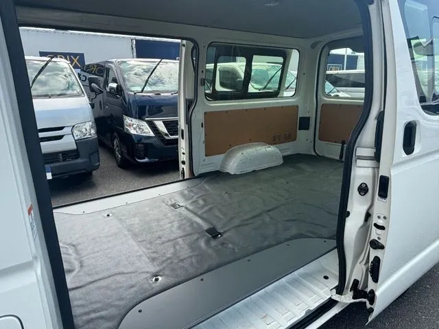 トヨタ ハイエースバン 1.25t 2WD