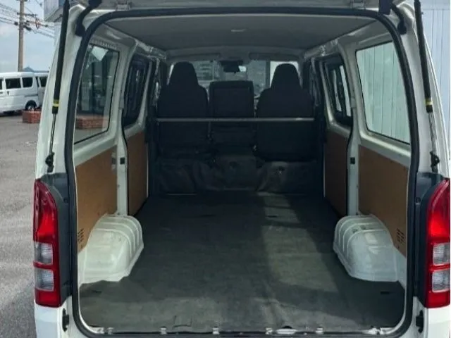 トヨタ ハイエースバン 1.25t 2WD