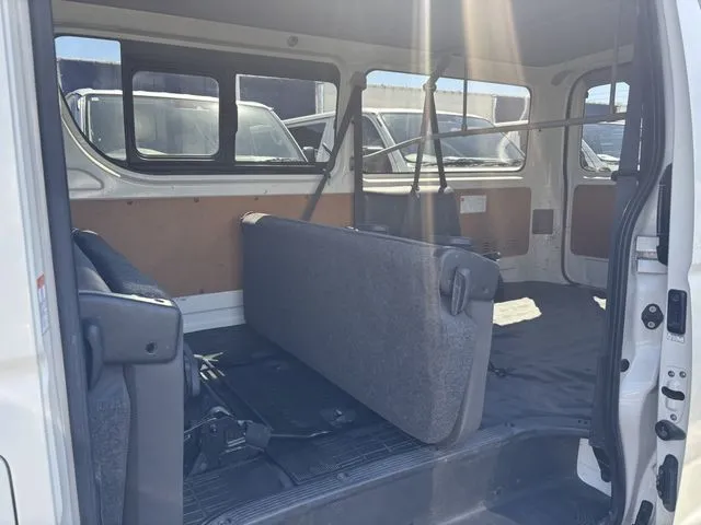 トヨタ ハイエースバン 4WD