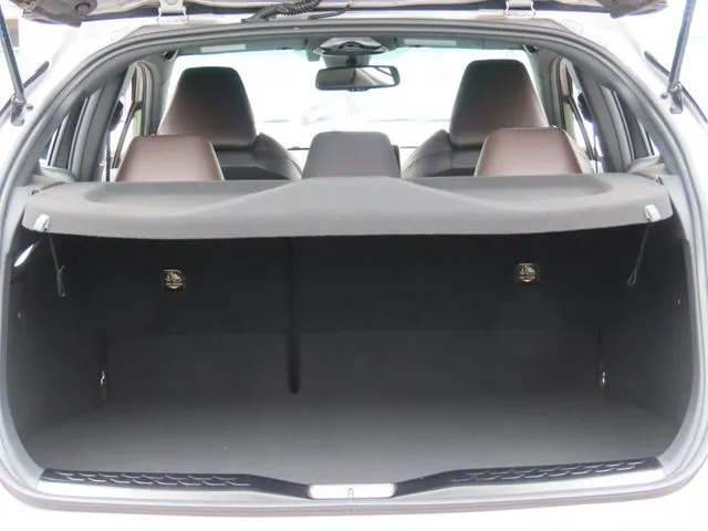 トヨタ　Ｃ－ＨＲ　４ＷＤ