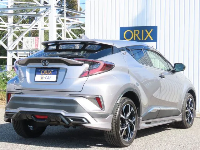 トヨタ　Ｃ－ＨＲ　４ＷＤ