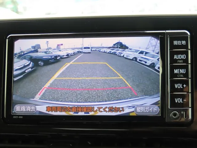 トヨタ　Ｃ－ＨＲ　４ＷＤ