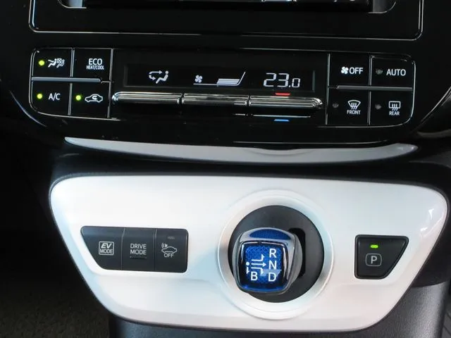 トヨタ プリウス